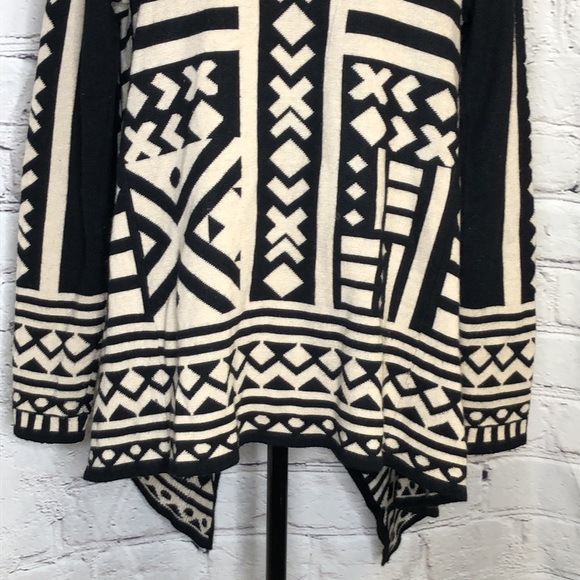 Sisters Geometric Pattern Open Front Cardigan - Black/Tan - Size Small - Picture 7 of 9